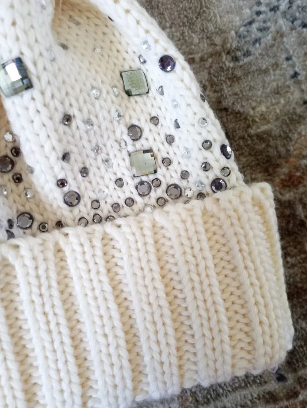 Regina Pour OG Italian cream color knit wool beanie with a real fur pom pom